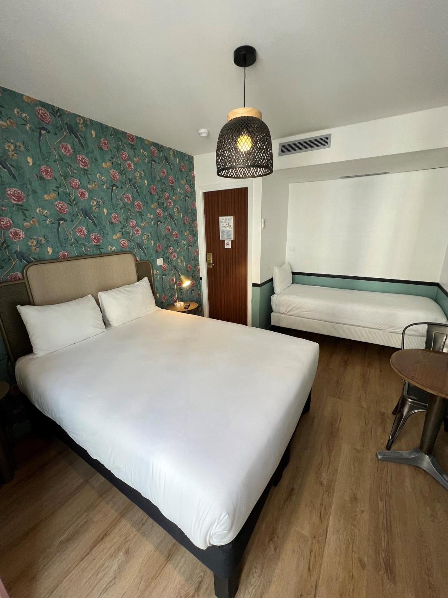 Dreibettzimmer mit Balkon
