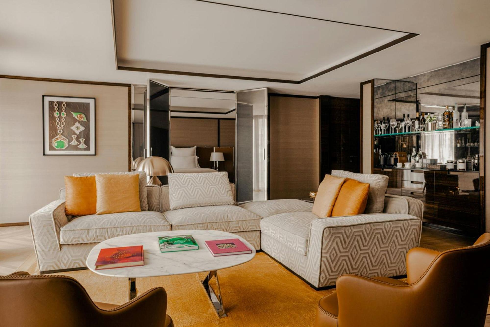 Executive Suite,1548947209:JPEG