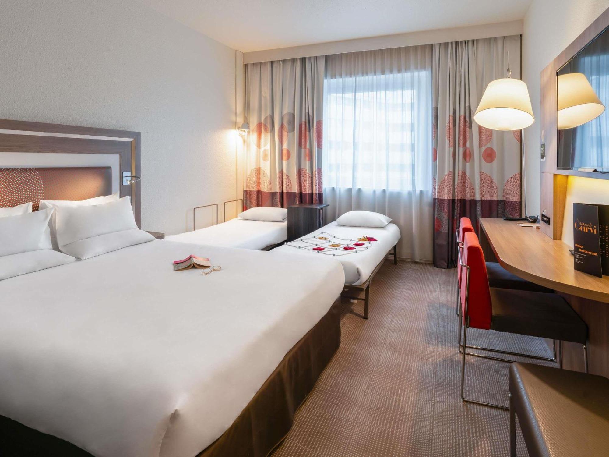 Quarto Queen Superior com Sofá-cama de Casal